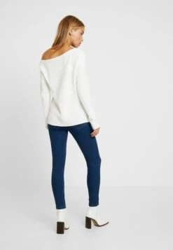 Pullover - Off White 9 Pullover - Off White -Even-Odd Magasin 4c4764e92af94e45bb7ad0fbe53eb33e