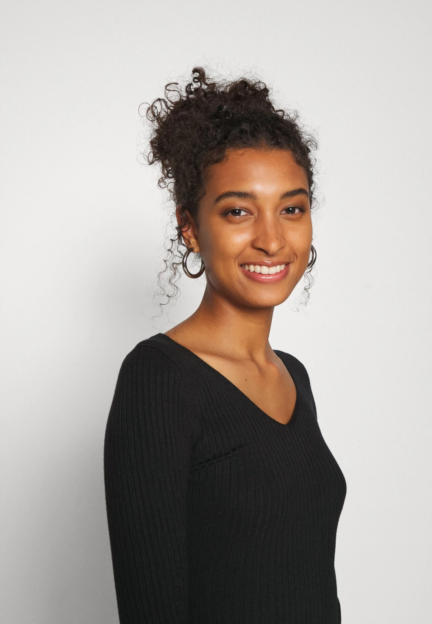 Even&Odd Pullover - Black 7 Even&Odd Pullover - Black – Image 5