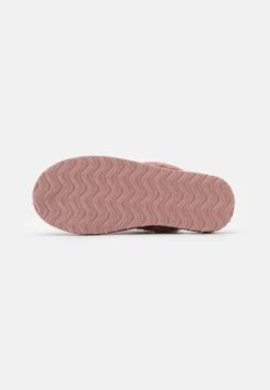 Even&Odd Chaussons - Pink -Even-Odd Magasin 5b013f3ce6d744fe996e204c6636533a