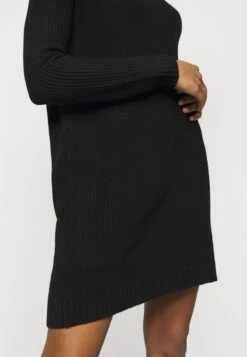 Robe Pull - Black -Even-Odd Magasin 768d2ce0c68346a8b5f71d4c0230b3a6