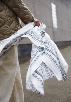 Even&Odd Écharpe - Black/White 12 Even&Odd Écharpe - Black/White -Even-Odd Magasin 796266b8111c4622955d7beb0c2c988a