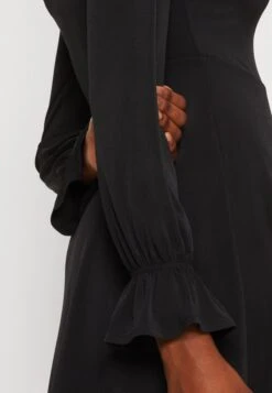 Even&Odd Rushed Neckline Flowy Long Sleeves - Robe En Jersey - Black -Even-Odd Magasin 7b6e82c3f8624647828695265ef41e1e