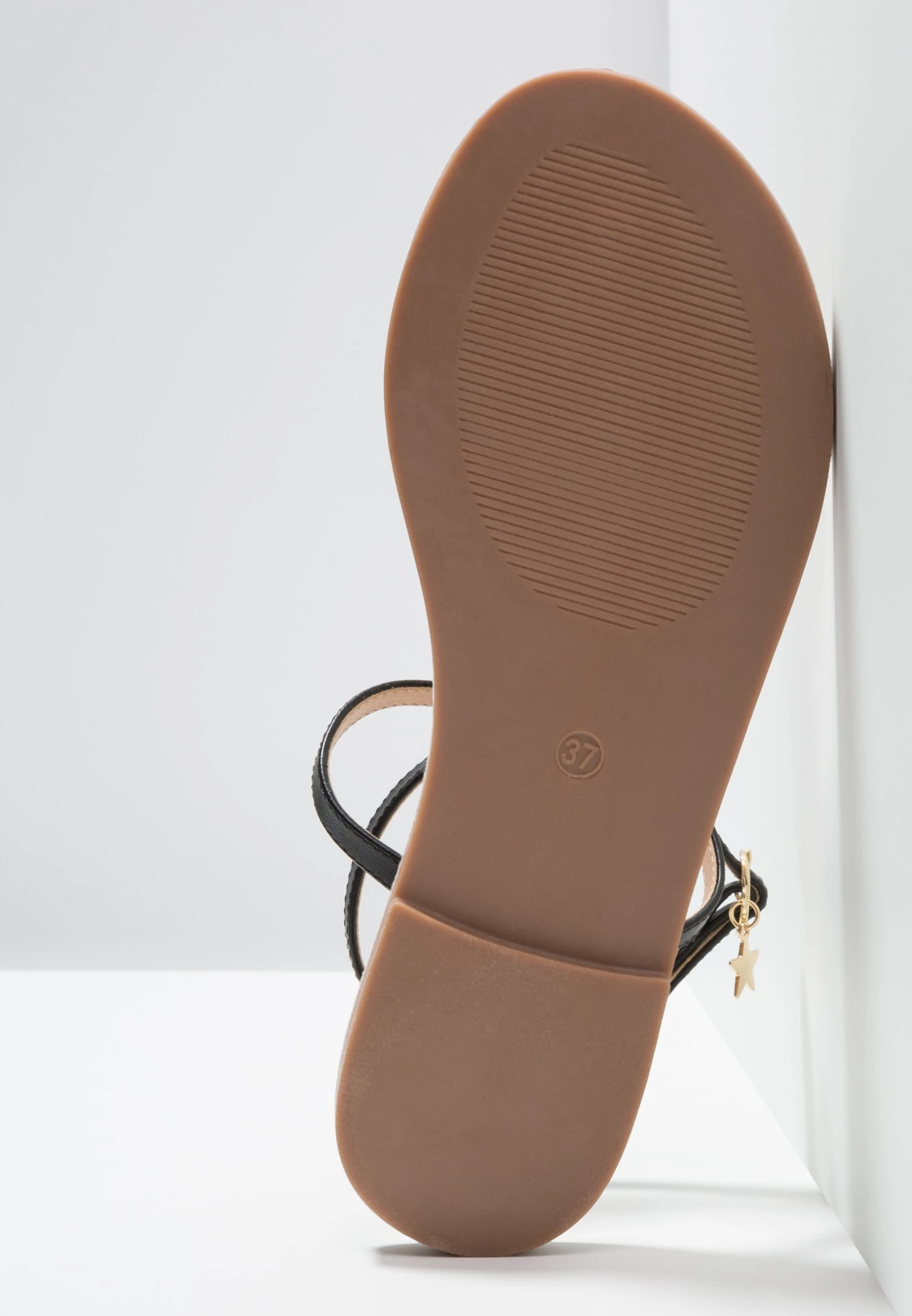 Even&Odd Tongs - Black 9 Even&Odd Tongs - Black – Image 7