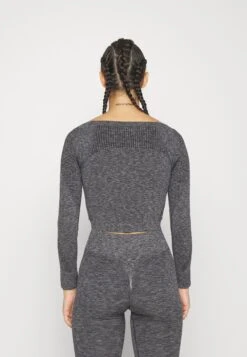 Seamless Cropped Longsleeve - T-Shirt À Manches Longues - Black -Even-Odd Magasin 7d040ae2db5048f893d371c75aa96ed7