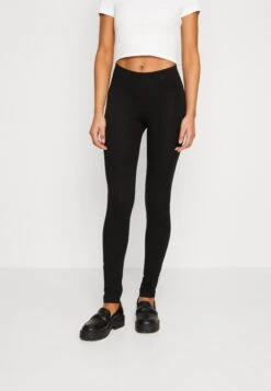 Even-Odd Magasin -Even-Odd Magasin 86188a79732b464ca71a45653cdb91a0