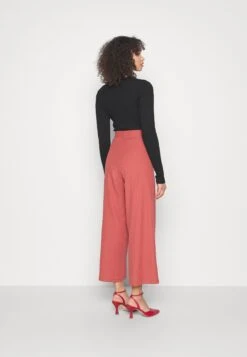 Pantalon Classique - Red 11 Pantalon Classique - Red -Even-Odd Magasin b6819edb3b74487eb46f312dcfc3ce08