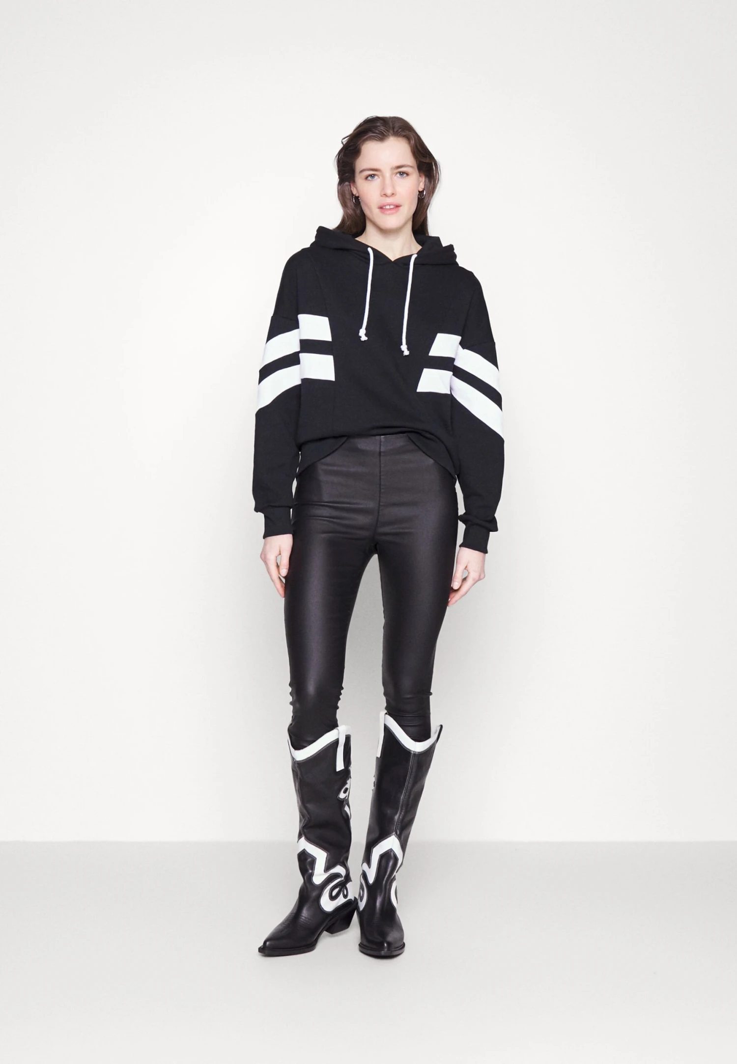 Sweat À Capuche - Black/White 4 Sweat À Capuche - Black/White – Image 2